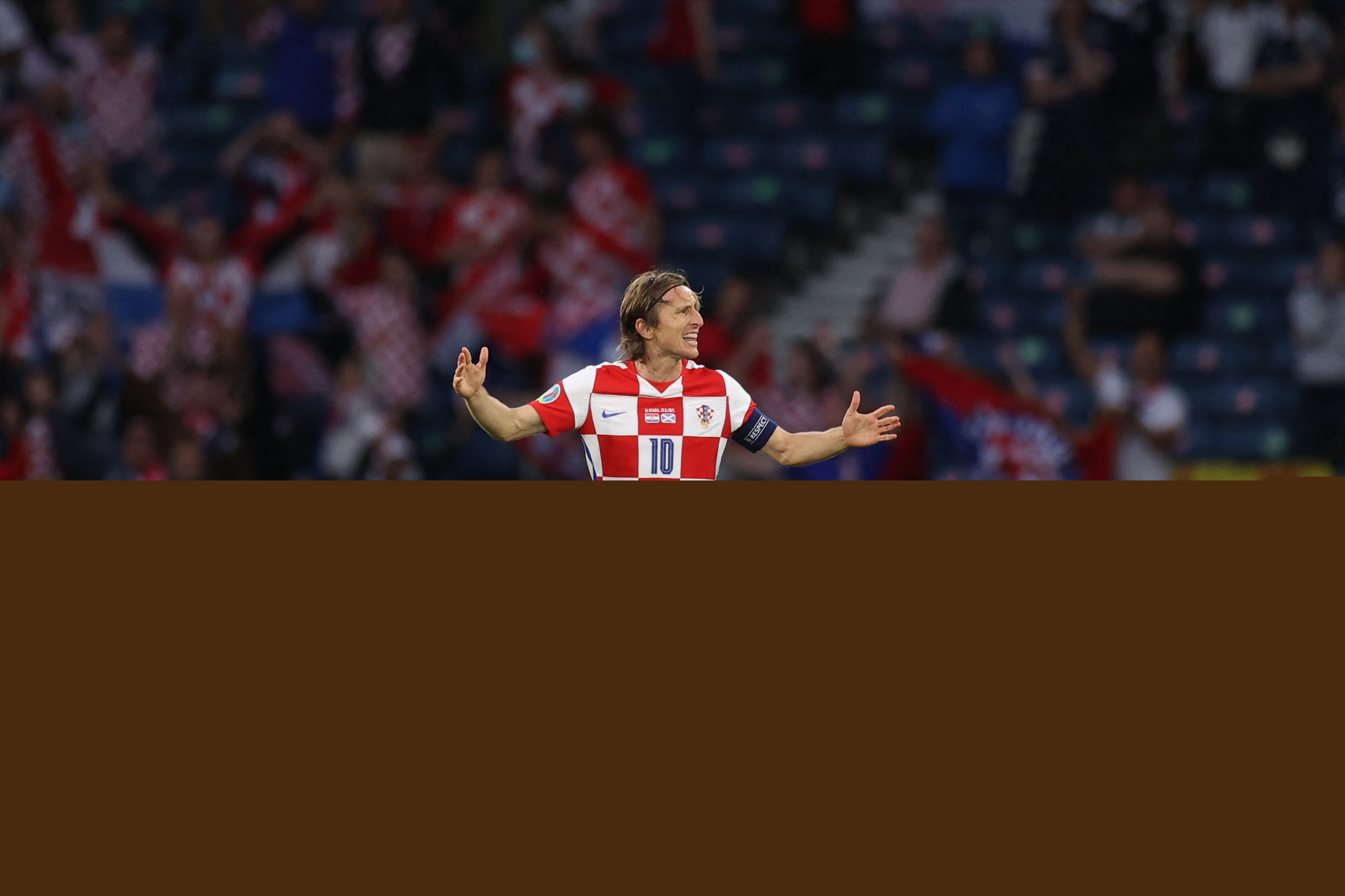 CBA杯赛中NBL球队爆冷战胜CBA队伍，引发对联赛质量与外援配置的质疑，凸显CBA需改革。