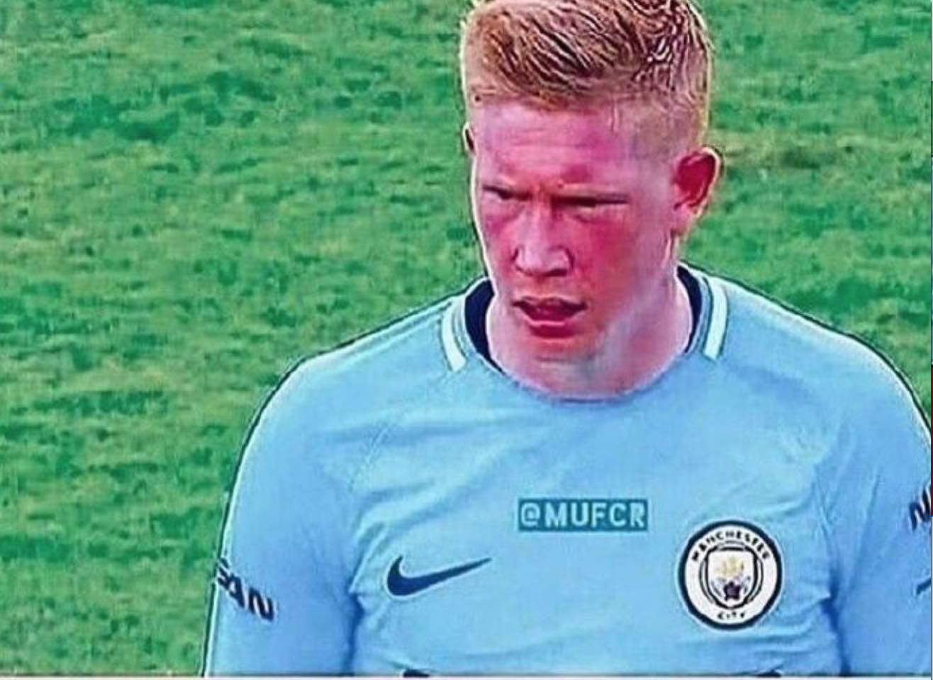 姆伯莫打进一球，吃到一张黄牌，赛后收获7.8的虎扑评分！