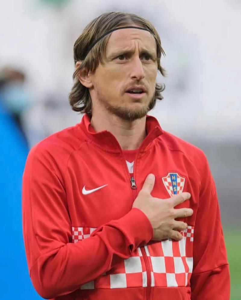 记者：拜仁考虑通过引进巴莱巴以顶替去向未明的格雷茨卡