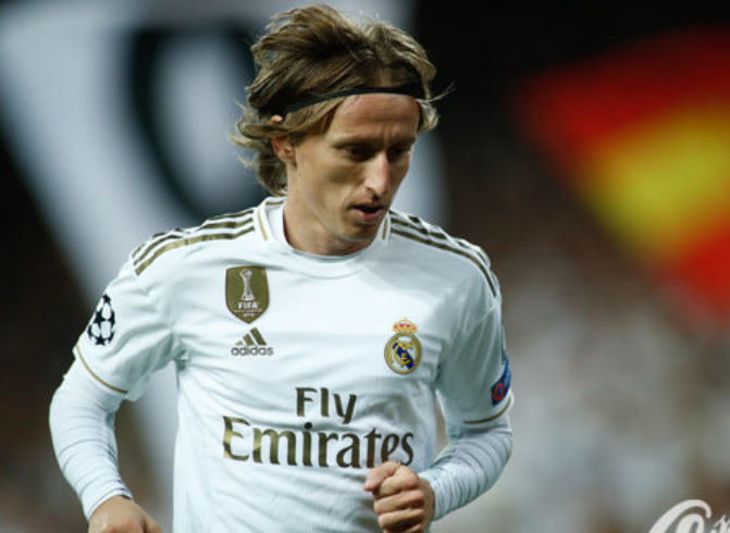 意媒：库普梅纳斯转型中卫表现亮眼，尤文中场补强成当务之急